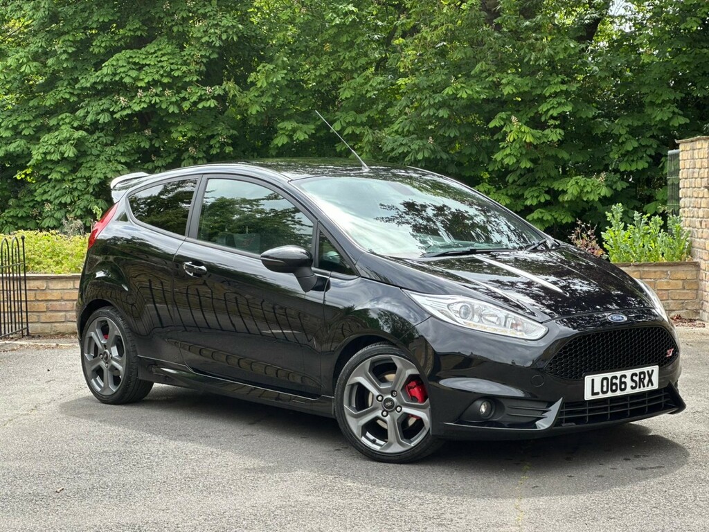 Ford Fiesta Hatchback 1.6 T Ecoboost St-3 2016 LO66SRX Black #2