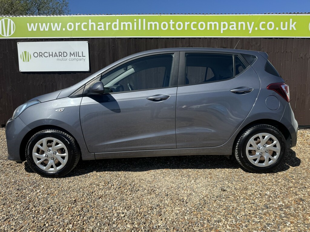 Hyundai I10 Hatchback 1.0 I10 Se 1.0 My19 2019 ET19XTH Grey #3