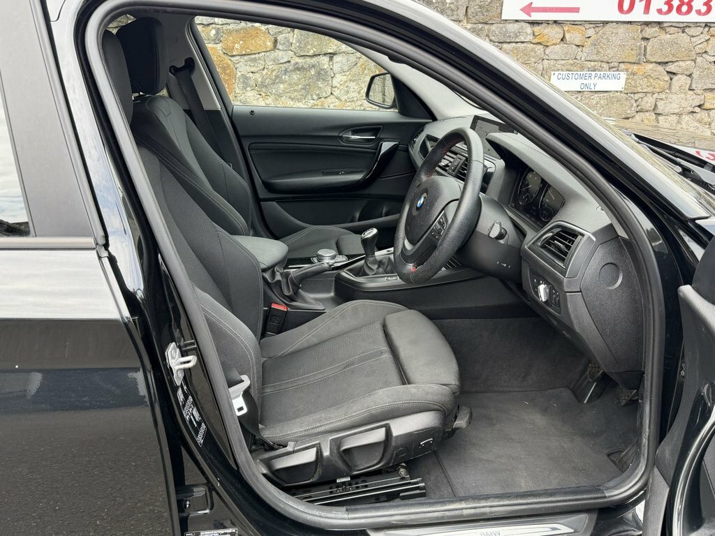 BMW 1 Series 1.5L Sport YG69XNO Black #5