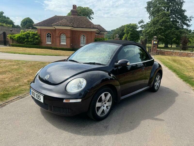 Volkswagen Beetle 1.4 16V Luna Cabriolet Black #2
