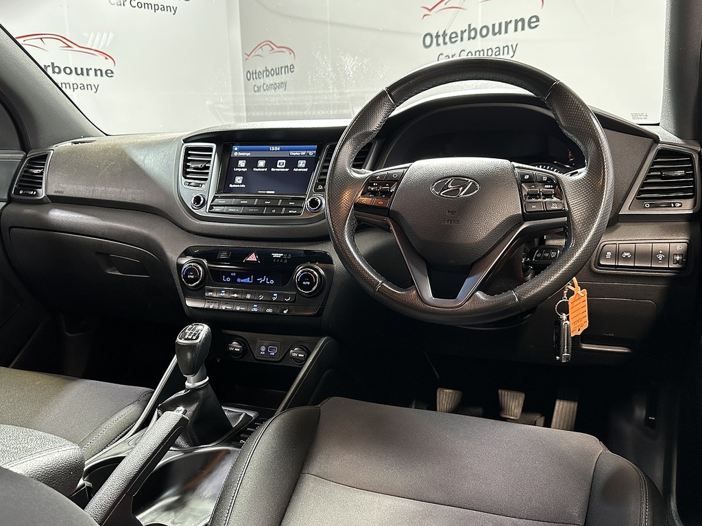 Hyundai Tucson T-gdi Go Se HT18ENM White #4