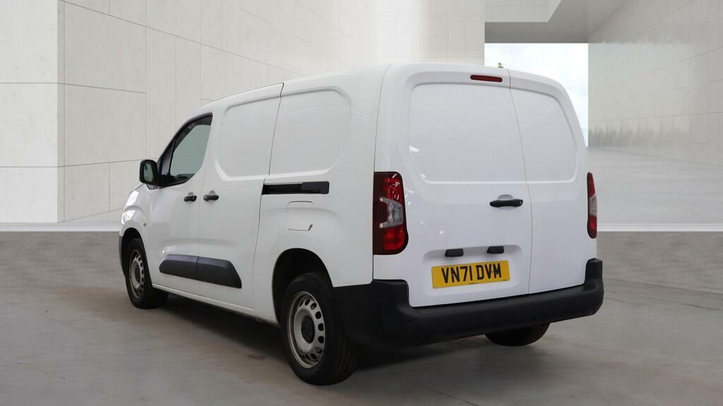 Vauxhall Combo 1.5 Turbo D 2300 Dynamic Panel Van Manu VN71DVM White #3