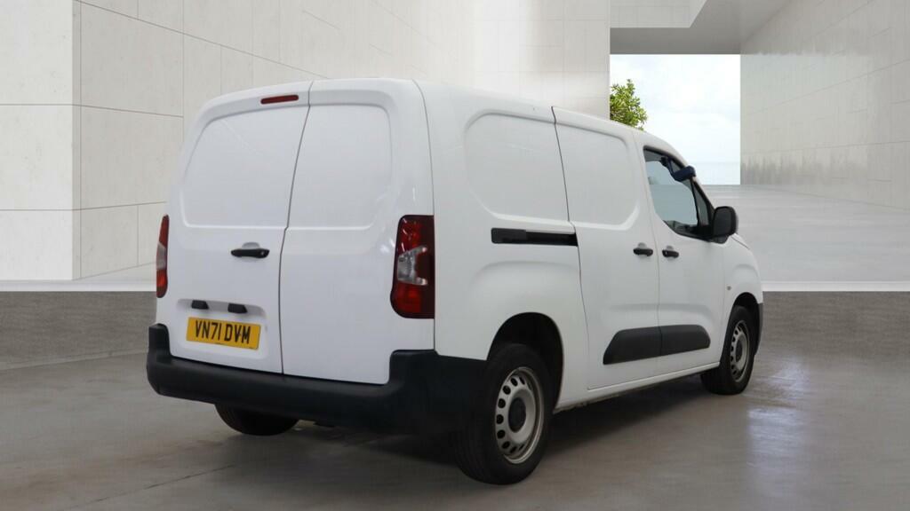 Vauxhall Combo 1.5 Turbo D 2300 Dynamic Panel Van Manu VN71DVM White #4