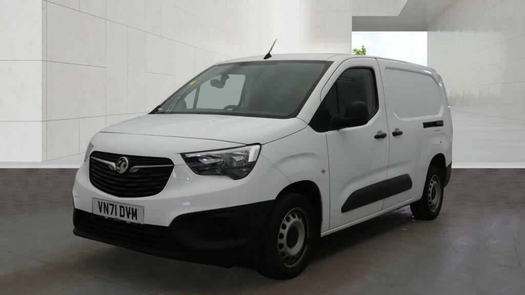 Vauxhall Combo 1.5 Turbo D 2300 Dynamic Panel Van Manu VN71DVM White #2