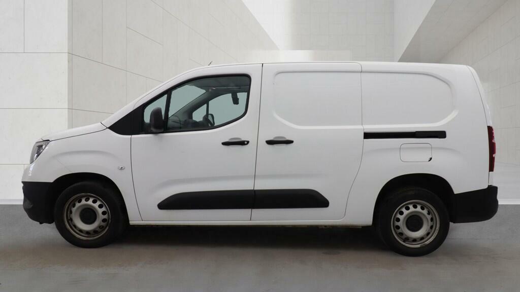 Vauxhall Combo 1.5 Turbo D 2300 Dynamic Panel Van Manu VN71DVM White #5