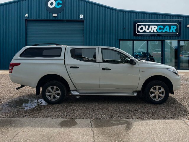 Mitsubishi L200 2018 2.4 Di-d Dc 4Life Pickup Double Cab Diese WR68VCY White #2