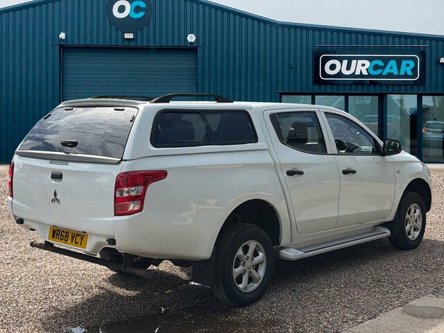 Mitsubishi L200 2018 2.4 Di-d Dc 4Life Pickup Double Cab Diese WR68VCY White #3