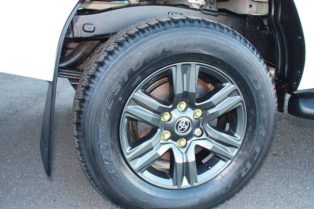 Toyota HILUX 2.4 D-4d 150 Icon FD21ZWF White #6