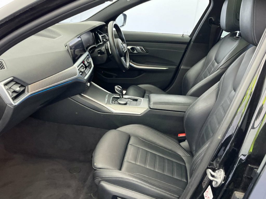 BMW 3 Series 2L M Sport LR20ZTJ Black #4