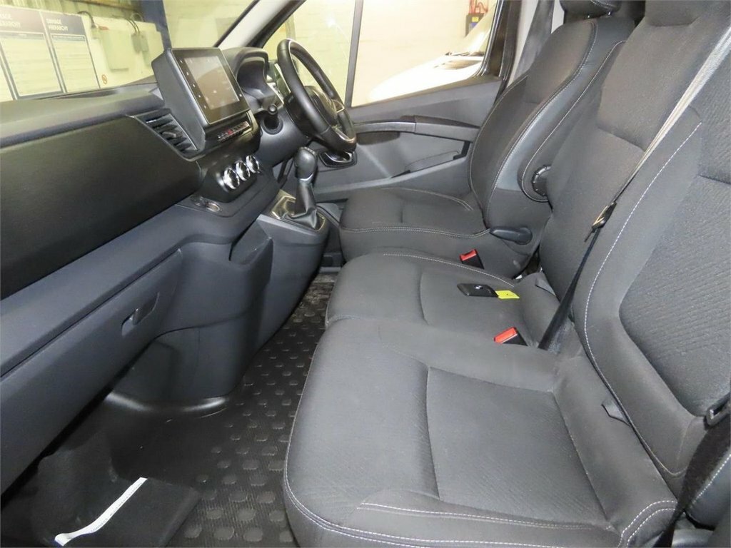 Renault Trafic 2L Sport YP23EKU Black #3