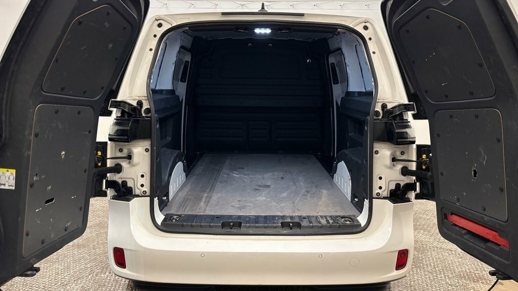 Volkswagen ID.Buzz Mpv YR24NBA White #5