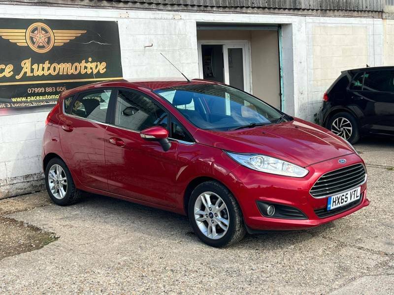 Ford Fiesta 1.0T Ecoboost Zetec Euro 6 Ss - 2015 65 Red