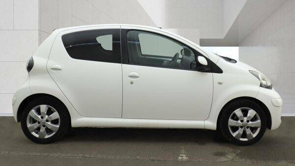 Toyota Aygo 1.0 Vvt-i Go Euro 5 - 2011 11 BN11WUL White #5