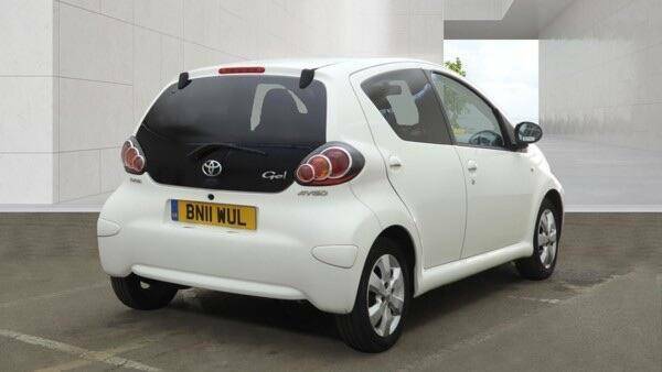 Toyota Aygo 1.0 Vvt-i Go Euro 5 - 2011 11 BN11WUL White #3