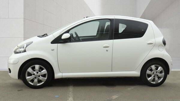 Toyota Aygo 1.0 Vvt-i Go Euro 5 - 2011 11 BN11WUL White #6