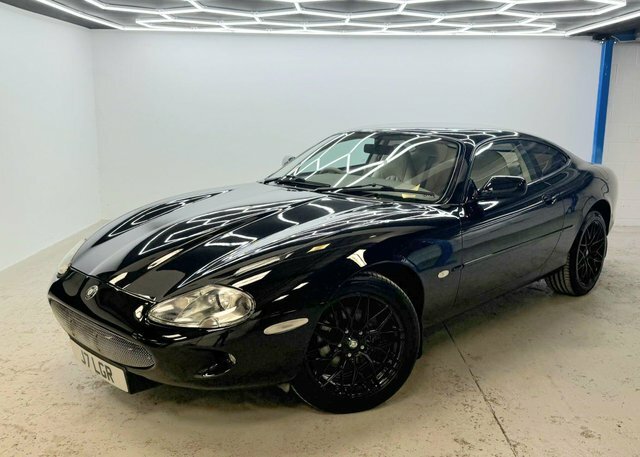 Jaguar XK8 4.0 2dr Auto Silver #3