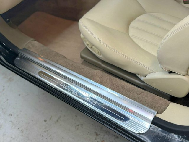 Jaguar XK8 4.0 2dr Auto Silver #31