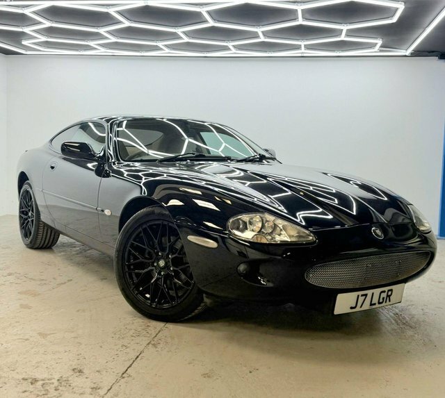 Jaguar XK8 4.0 2dr Auto Silver #1