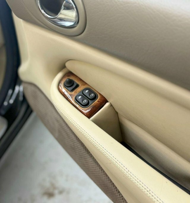 Jaguar XK8 4.0 2dr Auto Silver #18