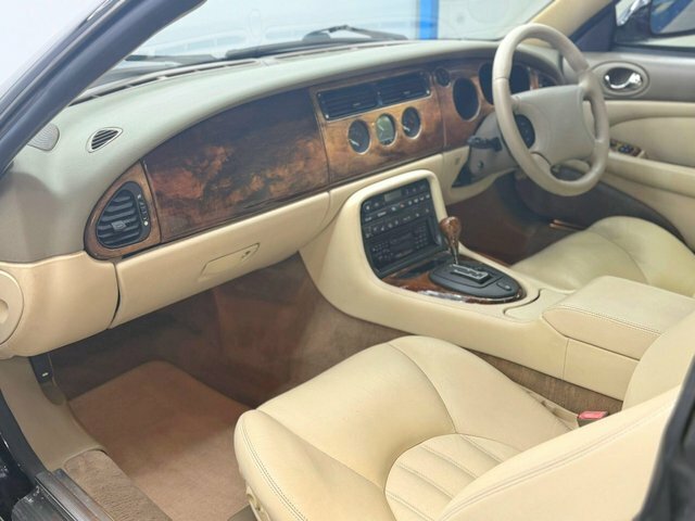 Jaguar XK8 4.0 2dr Auto Silver #14