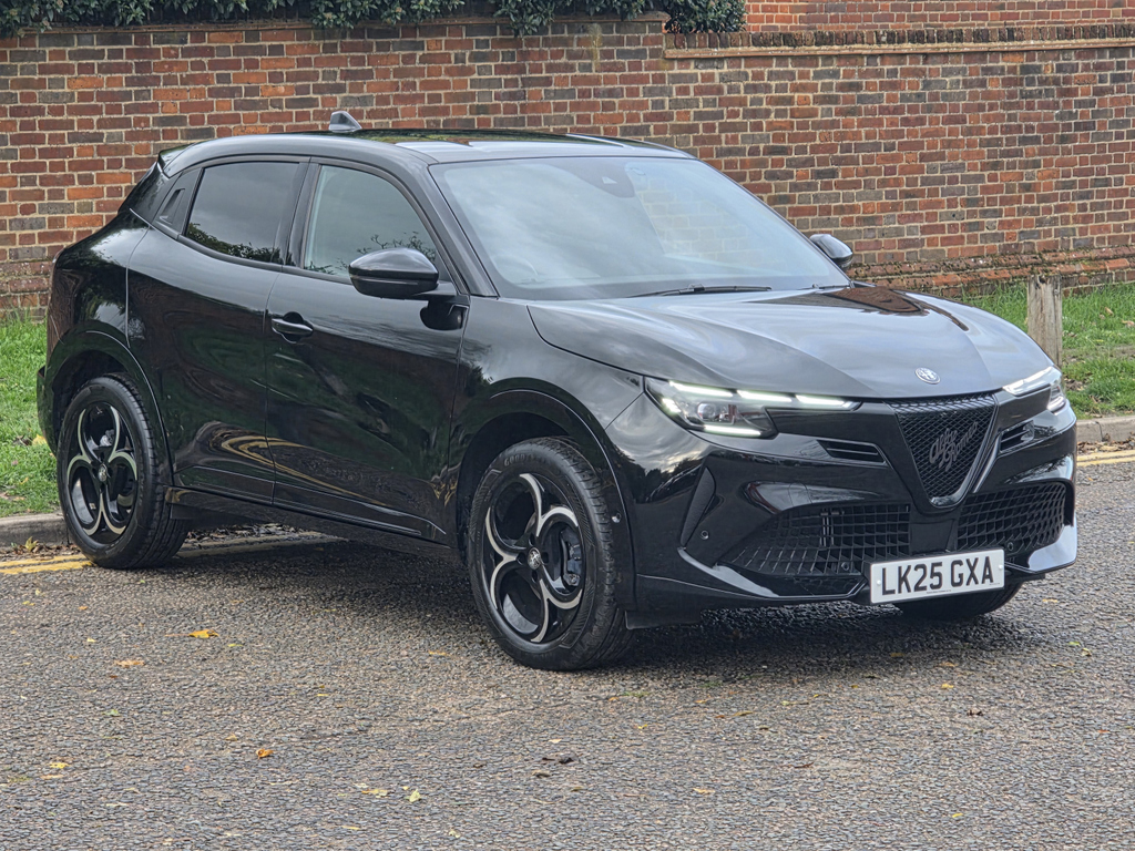 Alfa Romeo Junior 1.2 Turbo Ibrida Black