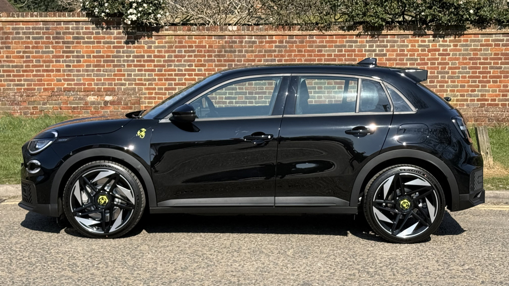 Abarth 600e 175Kw 54Kwh Black #5