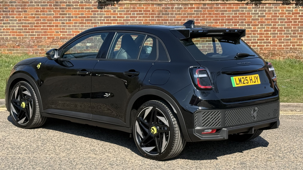 Abarth 600e 175Kw 54Kwh Black #6