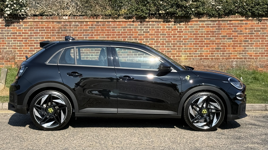 Abarth 600e 175Kw 54Kwh Black #2