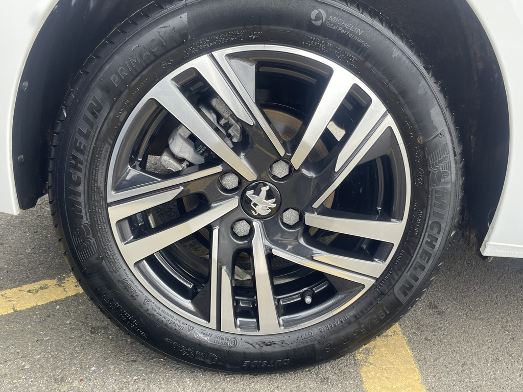 Peugeot 208 1.2 Puretech 100 Allure Premium Eat8 RK23ZHA White #4