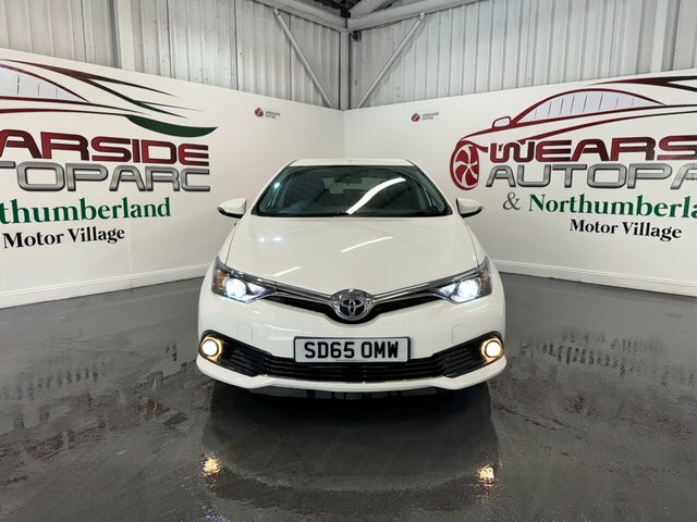 Toyota Auris 1.2 Vvt-i Design Hatchback Euro White #2