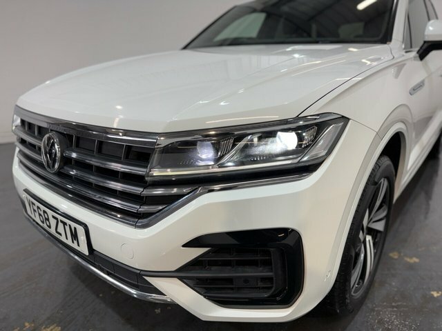 Volkswagen Touareg 3.0 Tdi V6 R-line Tech Suv Tiptronic 4M YF68ZTM White #4