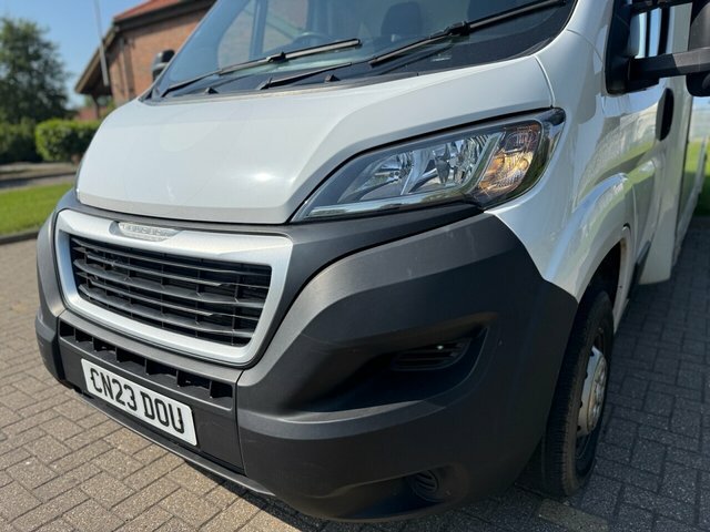 Peugeot Boxer 2.2 Bluehdi 335 Professional Premium Low Floor L CN23DOU White #4