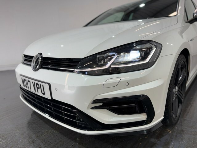 Volkswagen Golf 2.0 Tsi Bluemotion Tech R Hatchback Dsg WO17VPU White #4