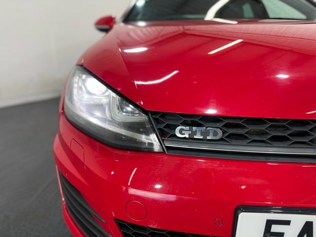Volkswagen Golf 2.0 Tdi Bluemotion Tech Gtd Hatchback M EA16TBY Red #4