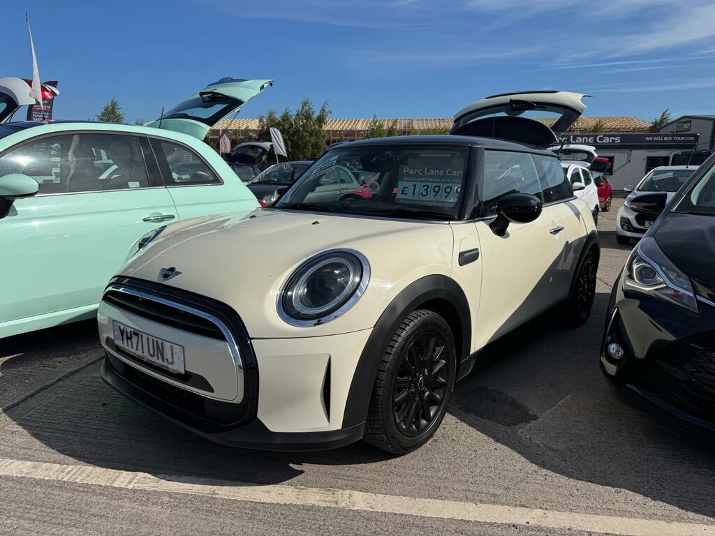 Mini Hatch 1.5 Cooper Classic Hatchback Steptronic White