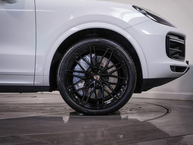 Porsche Cayenne Turbo Tiptronic S White #6
