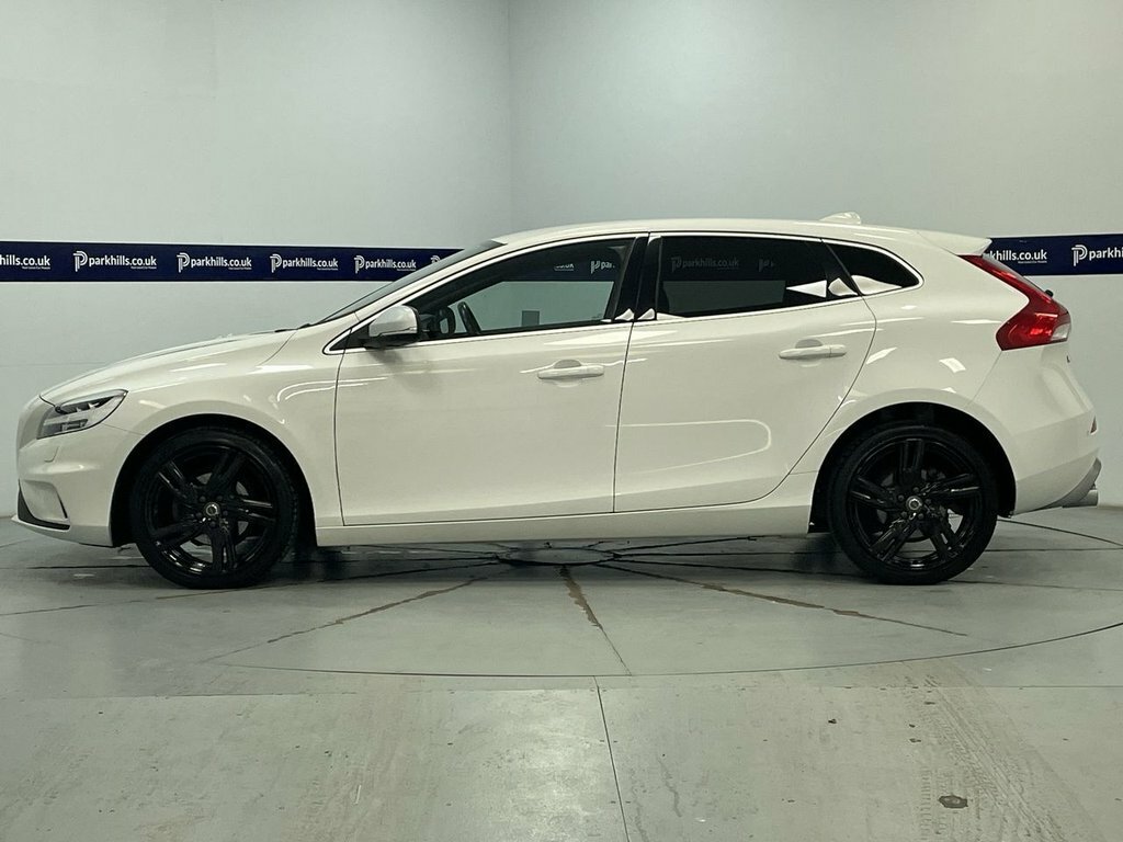 Volvo V40 2L R-design Pro DK67WWB White #2