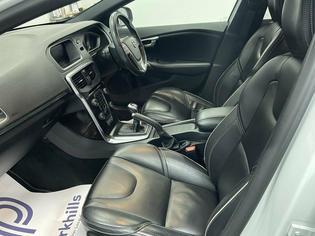 Volvo V40 2L R-design Pro DK67WWB White #4