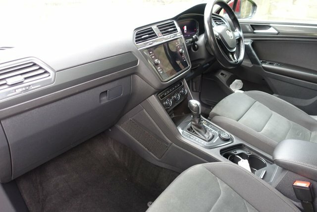 Volkswagen Tiguan 2.0 Tsi Sel Suv Dsg 4Motion Euro 6 Ss SO69JWN Red #4
