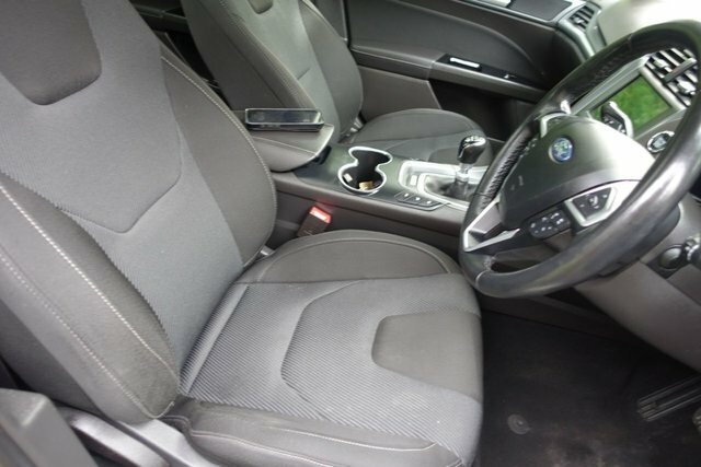 Ford Mondeo 2.0 Tdci Titanium Hatchback Euro AF17XDZ Green #3