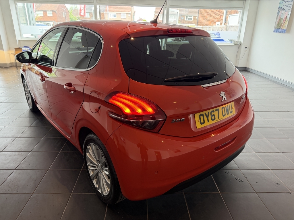 Peugeot 208 1.2 Puretech Allure OY67OWU Orange #5