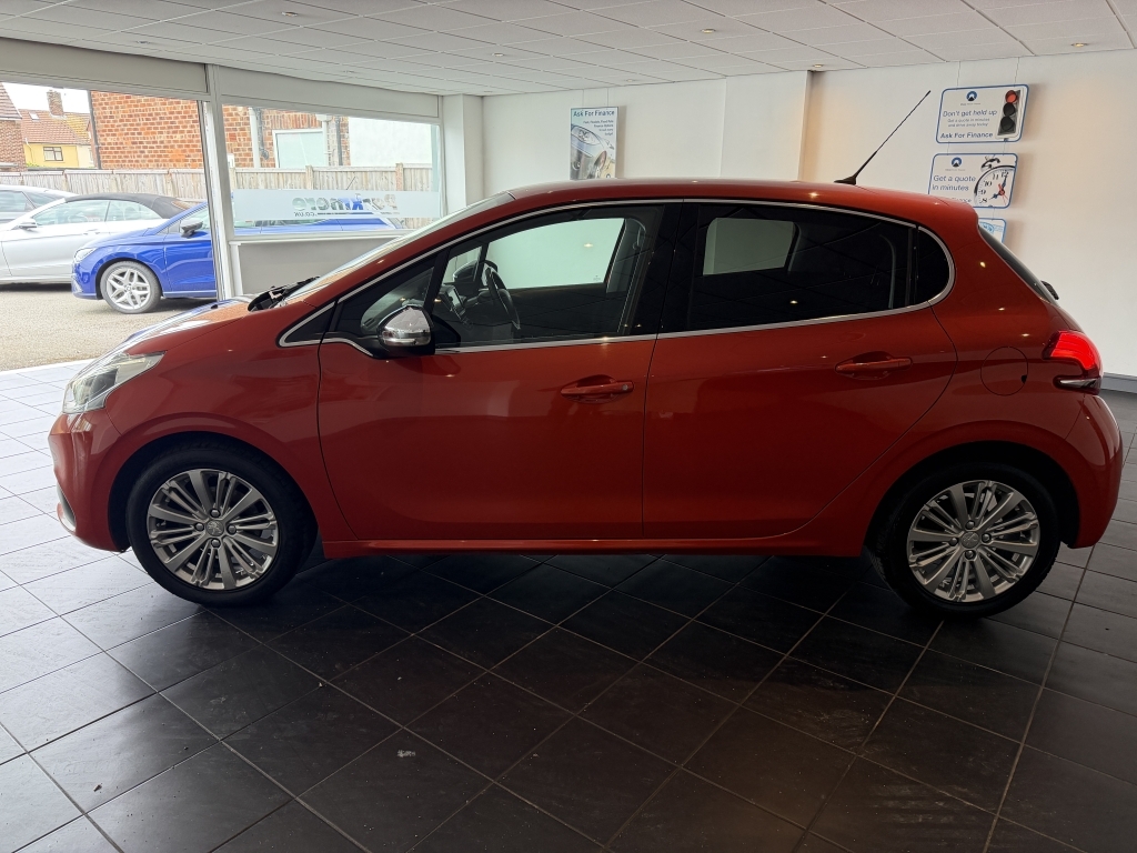 Peugeot 208 1.2 Puretech Allure OY67OWU Orange #4