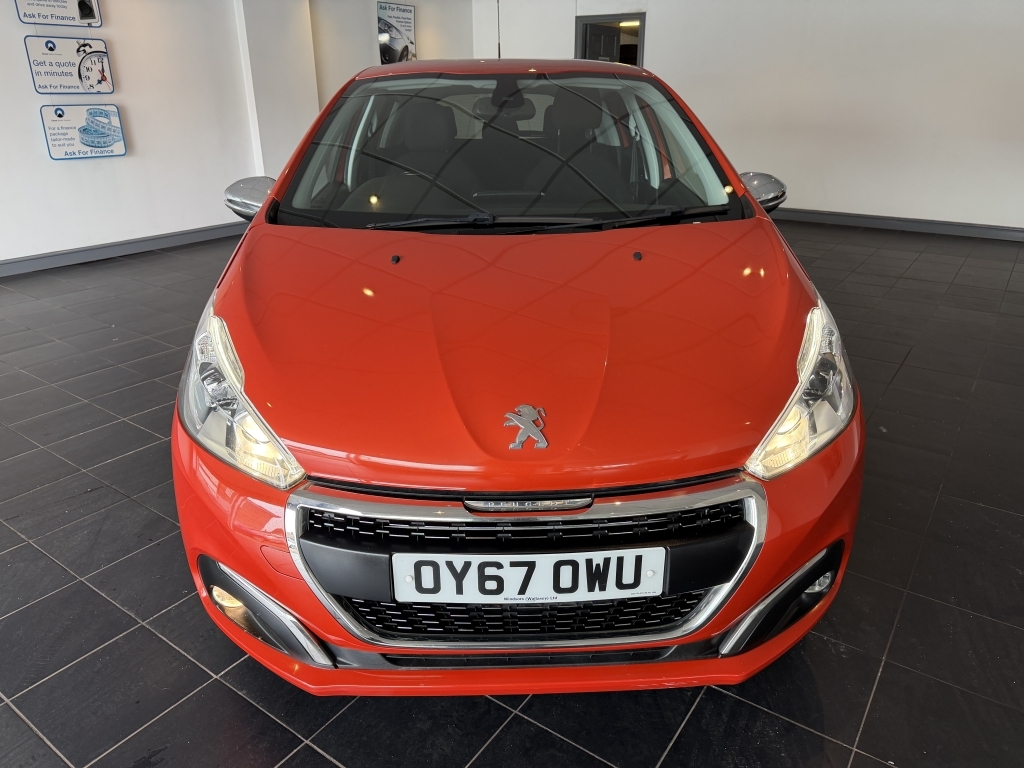 Peugeot 208 1.2 Puretech Allure OY67OWU Orange #2