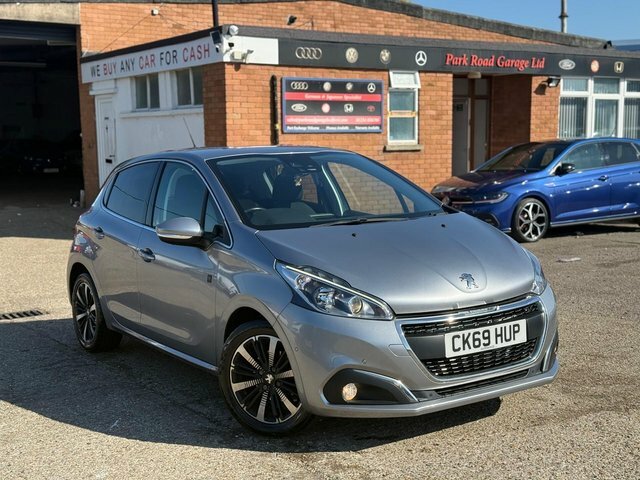 Peugeot 208 Hatchback Grey