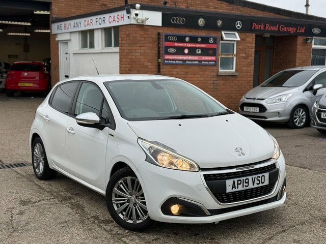 Peugeot 208 Hatchback White