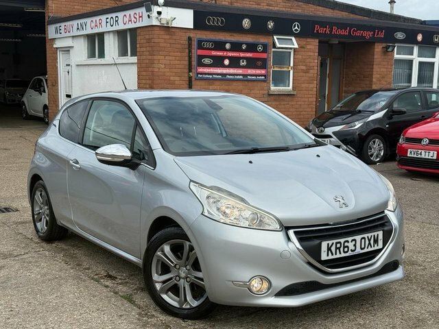 Peugeot 208 Hatchback Silver