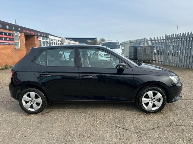 Skoda Fabia Hatchback PG66UAP Black #2