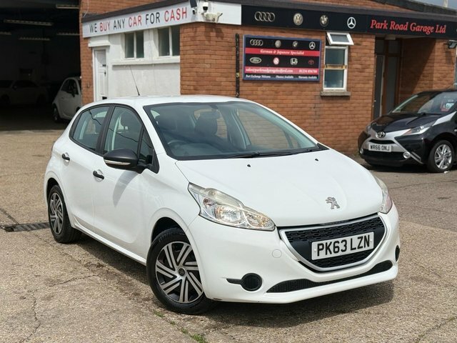 Peugeot 208 Hatchback White