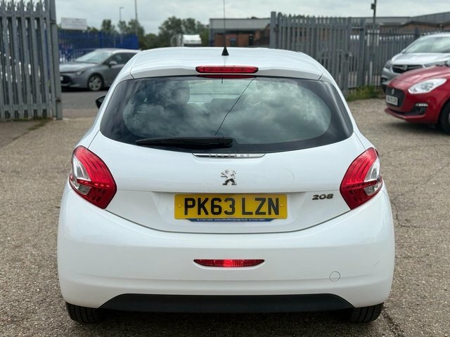Peugeot 208 Hatchback White #4