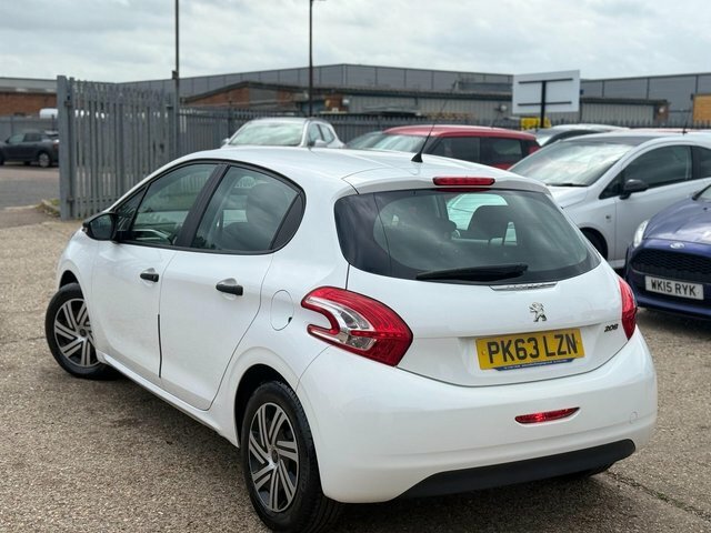 Peugeot 208 Hatchback White #6